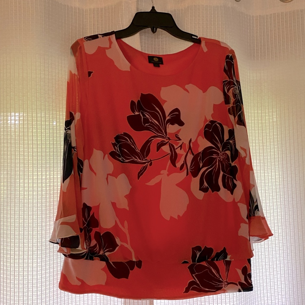 Women’s XL JM Collection floral blouse. Super cute and comfy.